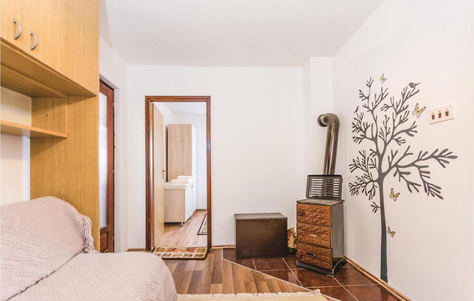 Amazing Apartment In Pavicini With Kitchen Esterno foto
